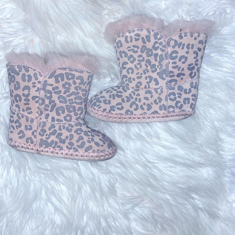 BCBG Fur boots